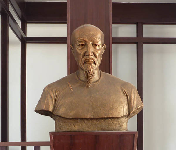 安徽黃(huáng)梅酒業(yè)酒文(wén)化(huà)展示館“桐城(chéng)三祖”名人(rén)雕塑