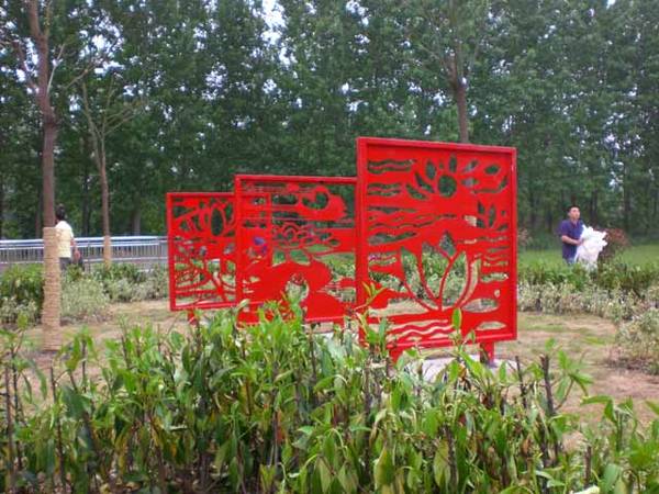 下(xià)塘計(jì)生(shēng)小(xiǎo)品雕塑《和(hé)諧下(xià)塘》