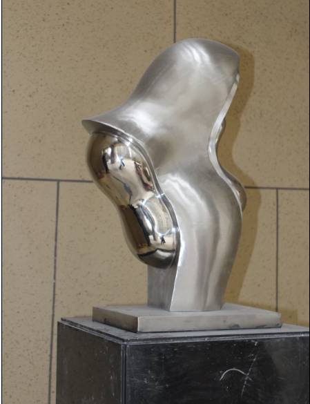 國(guó)貿天琴灣不(bù)鏽鋼雕塑