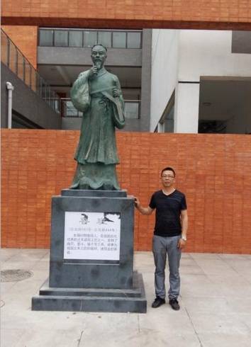 安徽建築大(dà)學鑄銅雕塑